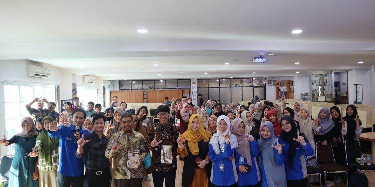 Mahasiswa Perbankan Syariah UMSU Luncurkan Buku “Arbu dan SMK”