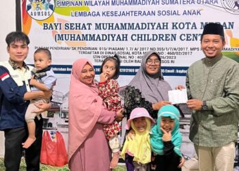 Penyerahan Bantuan dari Ketua dan Sekretaris Prodi, Hmj dan Alumni Program Studi Perbankan Syariah di Panti Asuhan anak bayi sehat Muhammadiyah
