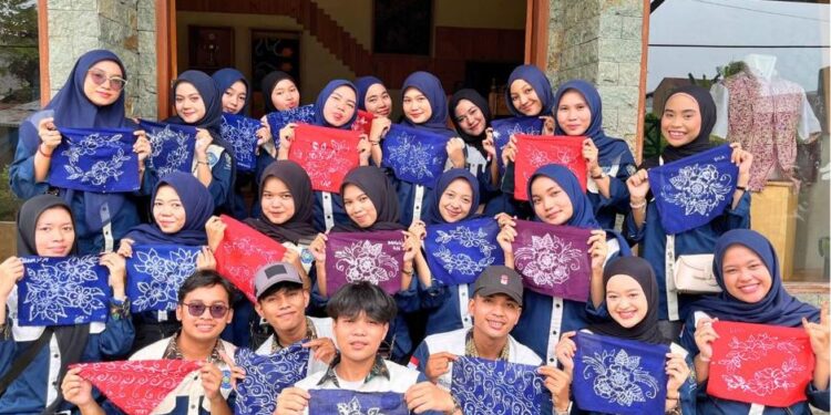 HMJ Perbankan Syariah Gelar Workshop Ekonomi Kreatif Berbasis Pelatihan Membatik untuk Menumbuhkan Jiwa Kreatif Mahasiswa